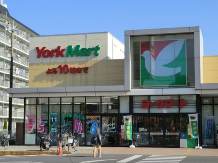 周辺環境 スーパー 1091m ヨークマート六高台店(お買い物が楽しくなっちゃう！スーパーまで徒歩13分！)